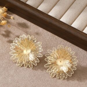 New Three-dimensional Hollow Flower Earrings For Women